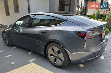 Седан Tesla Model 3 2022 в 
