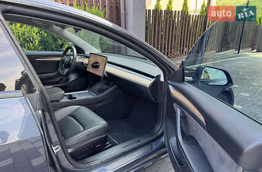 Седан Tesla Model 3 2022 в 