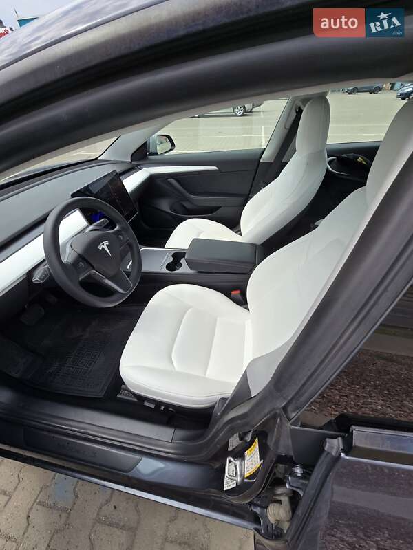Седан Tesla Model 3 2021 в Києві