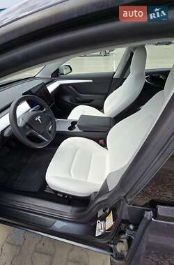 Седан Tesla Model 3 2021 в 