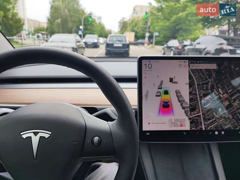 Седан Tesla Model 3 2023 в Киеве