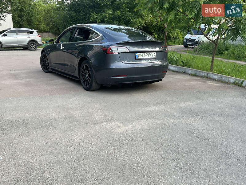 Седан Tesla Model 3 2018 в Житомире