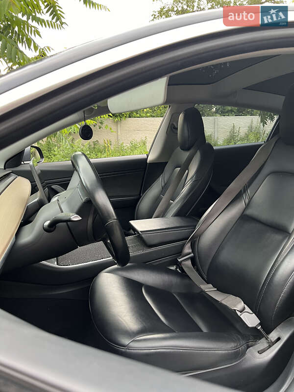 Седан Tesla Model 3 2018 в Житомире