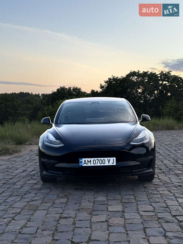 Седан Tesla Model 3 2018 в Житомире
