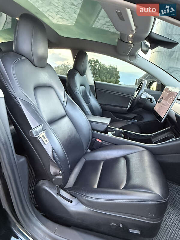 Седан Tesla Model 3 2018 в Житомире