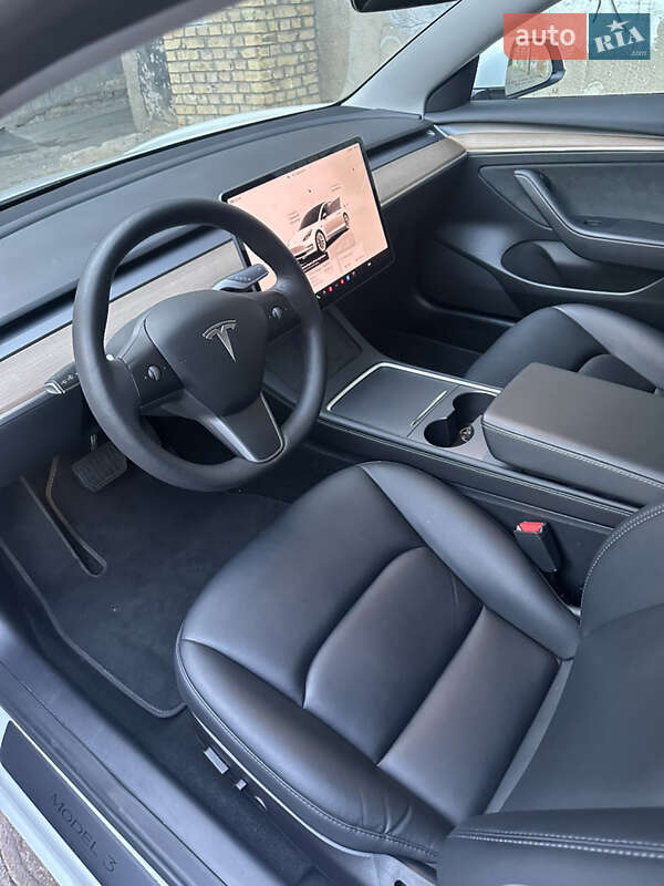 Седан Tesla Model 3 2022 в Києві