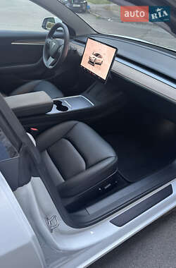 Седан Tesla Model 3 2022 в 