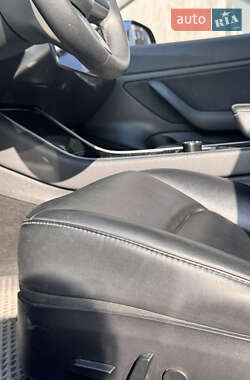 Седан Tesla Model 3 2019 в 
