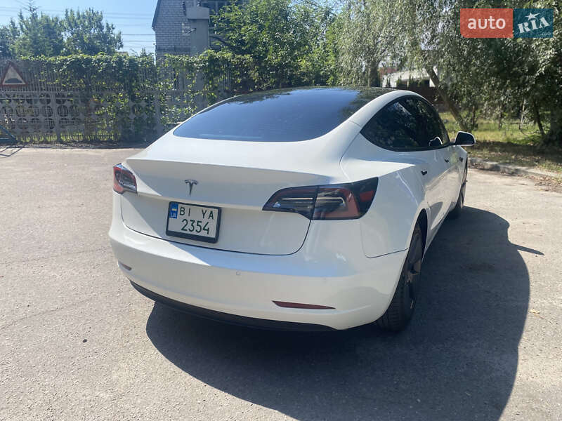 Седан Tesla Model 3 2021 в Кременчуці