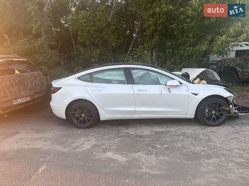 Tesla Model 3 2020