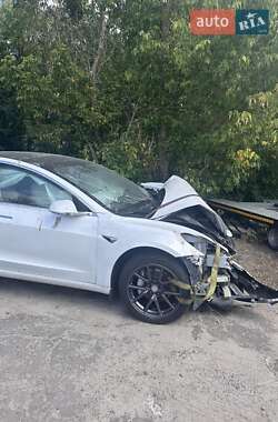 Седан Tesla Model 3 2020 в 