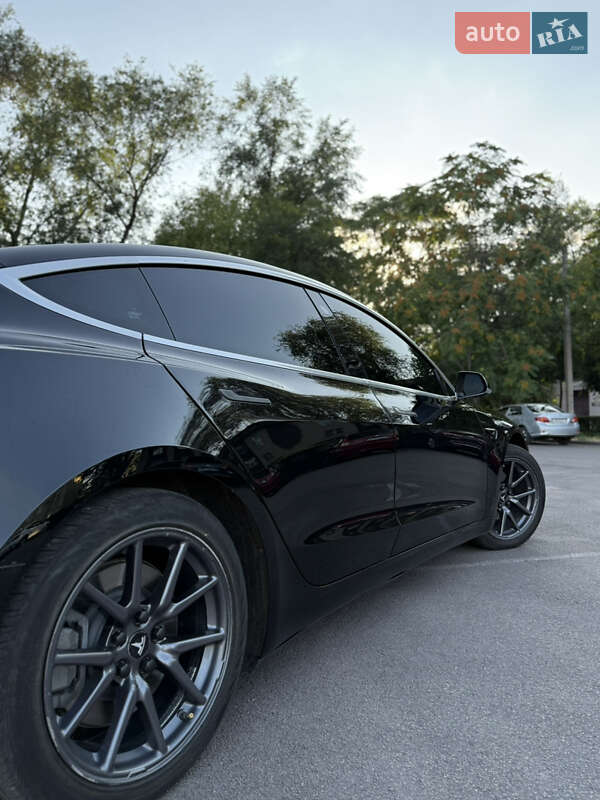 Седан Tesla Model 3 2018 в Львове