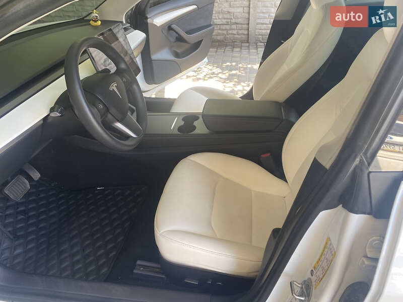 Седан Tesla Model 3 2021 в Кременчуге