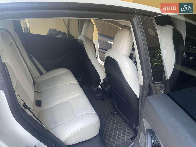 Седан Tesla Model 3 2021 в Кременчуці