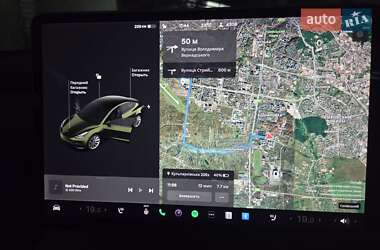 Седан Tesla Model 3 2022 в 