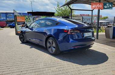 Седан Tesla Model 3 2022 в 