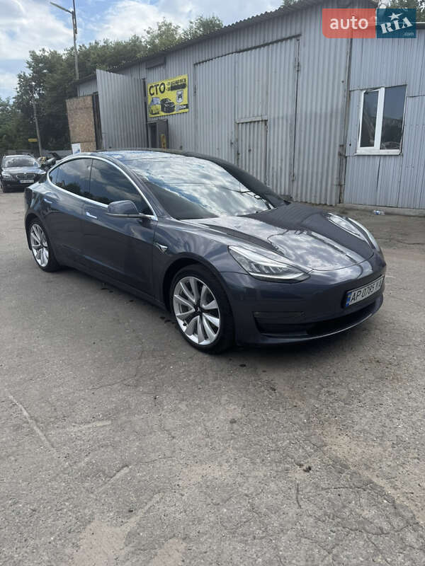 Tesla Model 3 2020