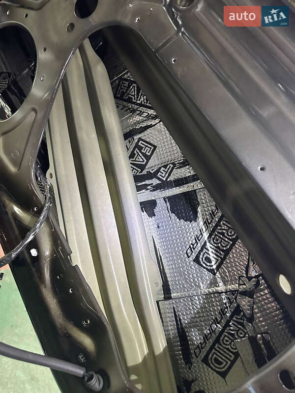 Седан Tesla Model 3 2018 в Львове