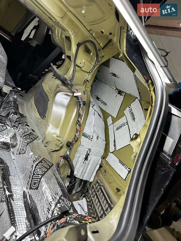 Седан Tesla Model 3 2018 в Львове