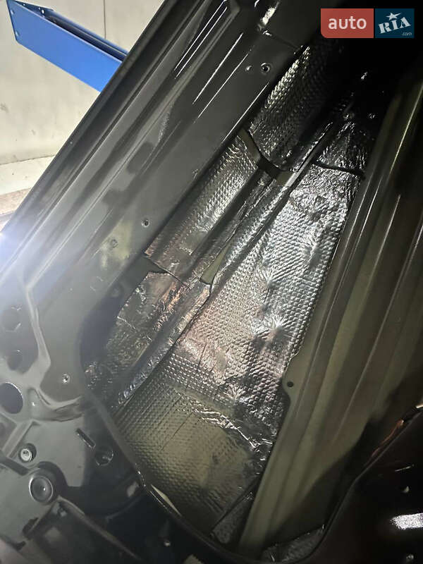 Седан Tesla Model 3 2018 в Львове