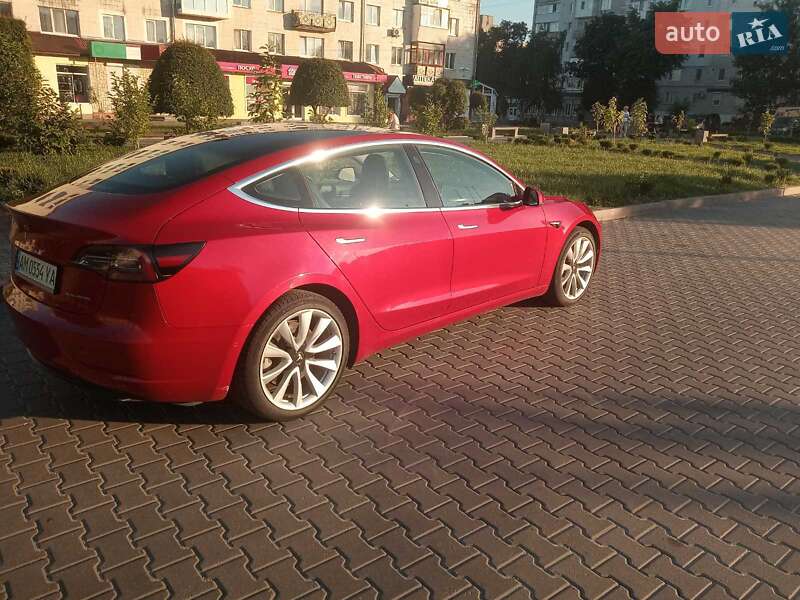 Седан Tesla Model 3 2018 в Звягеле