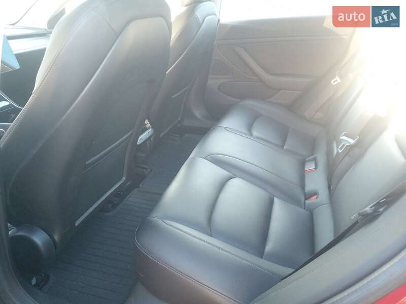 Седан Tesla Model 3 2018 в Звягеле