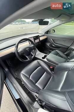 Седан Tesla Model 3 2019 в 