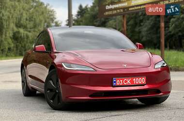 Седан Tesla Model 3 2024 в 