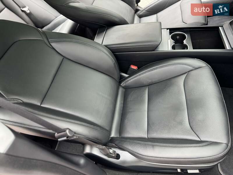 Седан Tesla Model 3 2024 в Трускавці