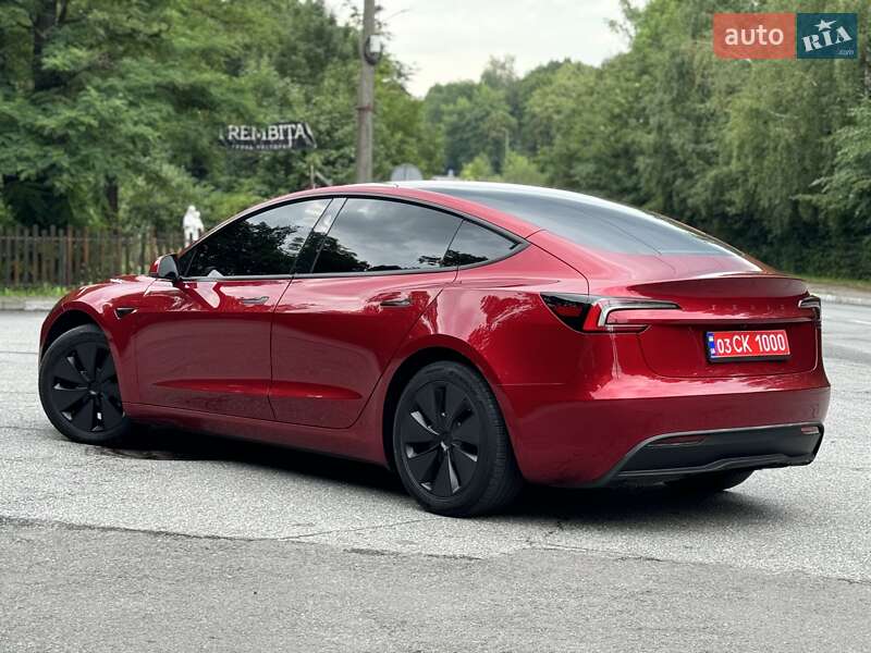 Седан Tesla Model 3 2024 в Трускавці