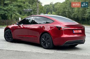 Седан Tesla Model 3 2024 в 
