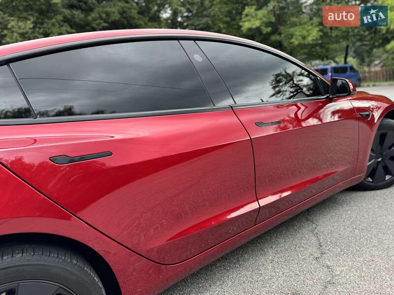 Седан Tesla Model 3 2024 в Трускавці
