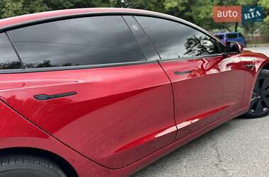 Седан Tesla Model 3 2024 в 