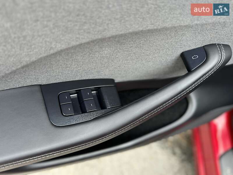 Седан Tesla Model 3 2024 в Трускавці