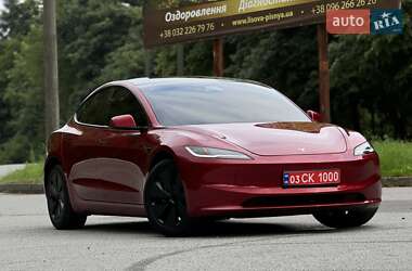Седан Tesla Model 3 2024 в 