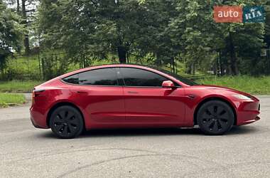 Седан Tesla Model 3 2024 в 