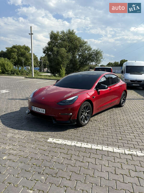 Седан Tesla Model 3 2021 в Черновцах