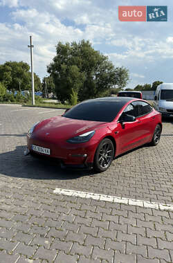 Седан Tesla Model 3 2021 в 