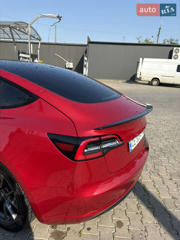 Седан Tesla Model 3 2021 в Черновцах