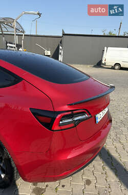 Седан Tesla Model 3 2021 в 