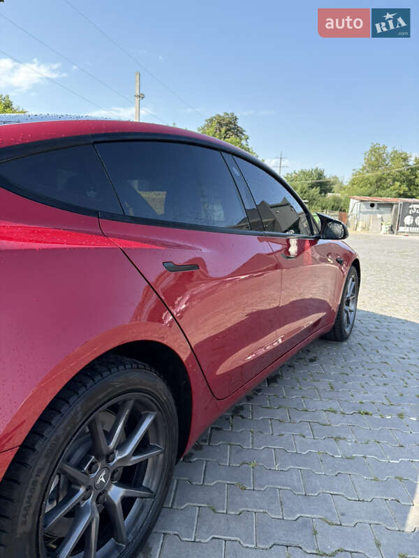 Седан Tesla Model 3 2021 в Черновцах
