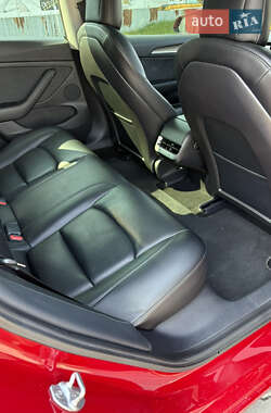 Седан Tesla Model 3 2021 в 