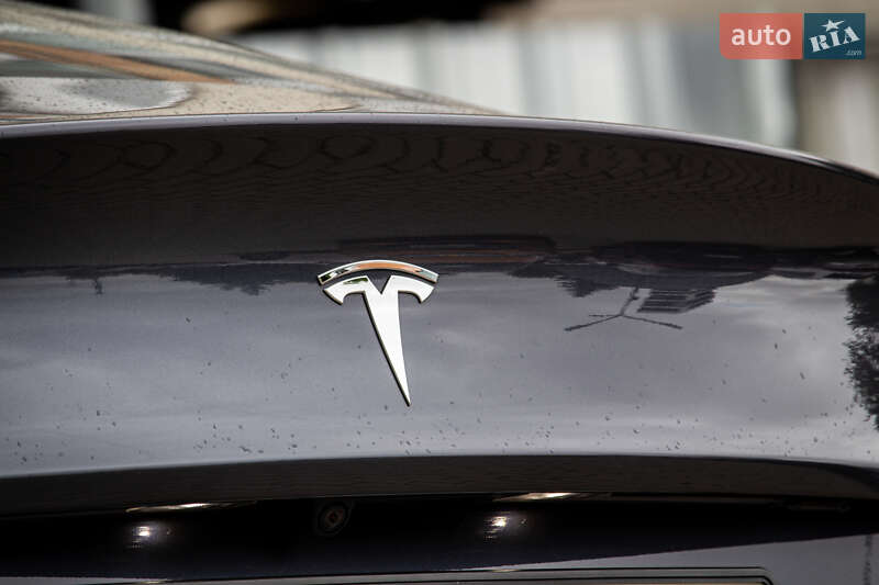 Седан Tesla Model 3 2019 в Львові