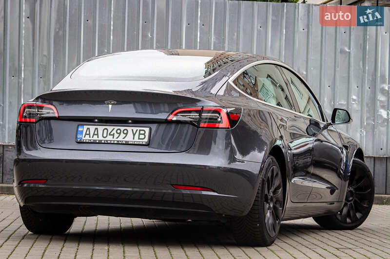 Седан Tesla Model 3 2019 в Львові