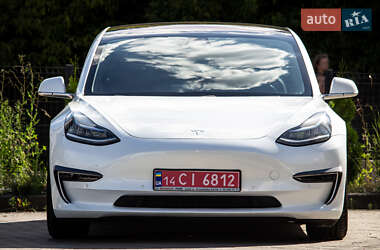 Седан Tesla Model 3 2018 в Львове