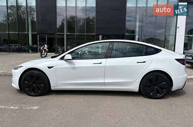 Седан Tesla Model 3 2024 в 