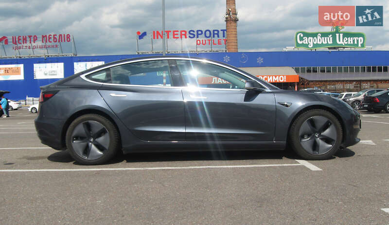 Седан Tesla Model 3 2018 в Львове