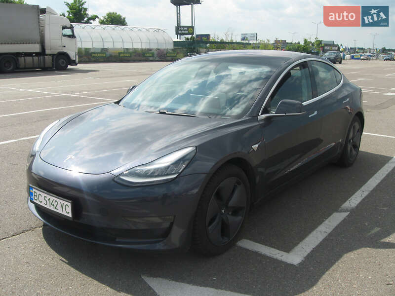 Седан Tesla Model 3 2018 в Львове