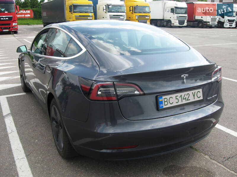Седан Tesla Model 3 2018 в Львове