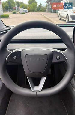 Седан Tesla Model 3 2024 в 
